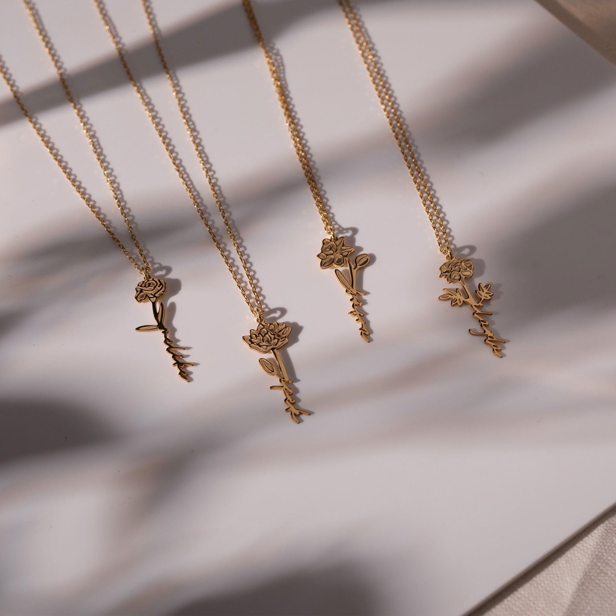 Kişiye Özel İsimli Doğum Çiçeği Kolye